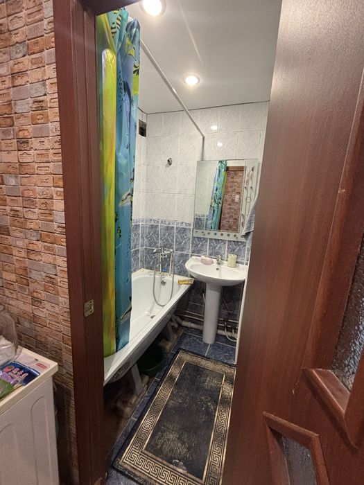 Сдам 2 комн квартиру семейным