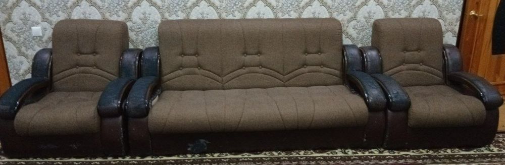 Продаётся диван. В хорошем состоянии.