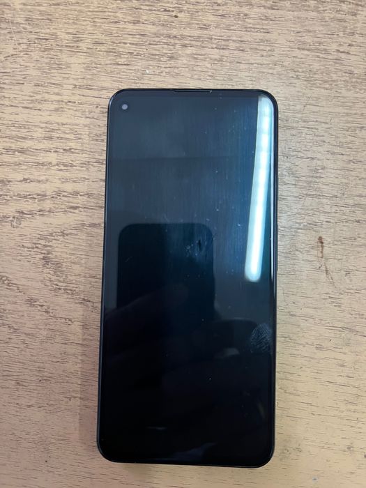 Pixel 5a 5g  със зарядно и кабел