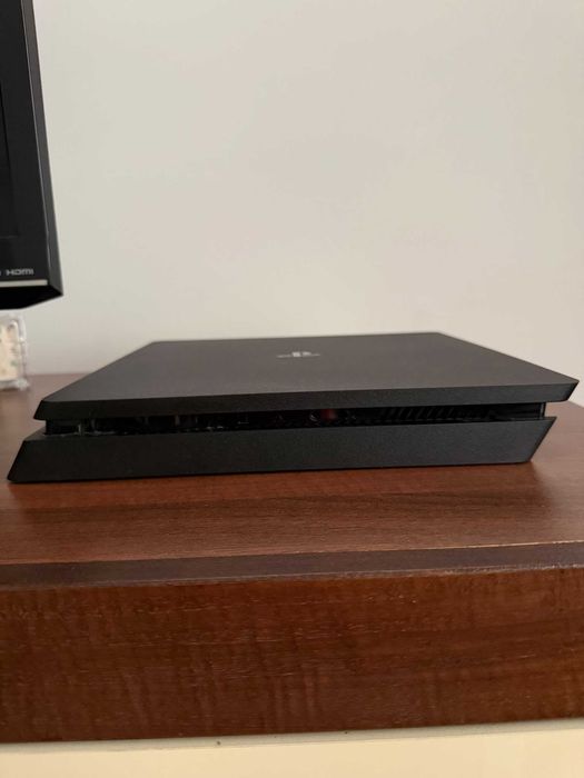 PS4 Slim 1TB + 2 controllere + Spider-Man – 700 lei negociabil