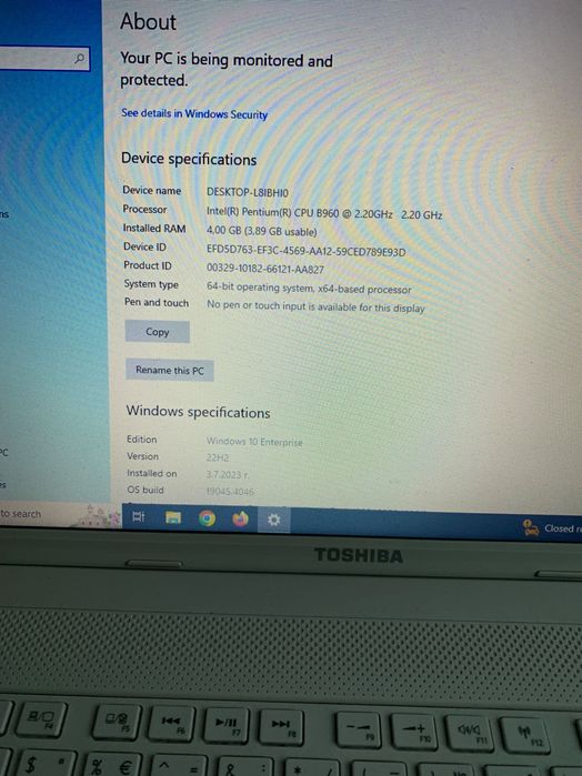 Лаптоп TOSHIBA 15 инча лаптоп INTEL