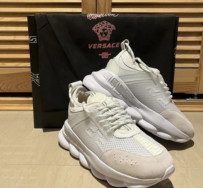 Versace chain reaction