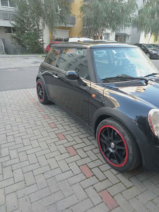 Vand mini cooper an 2002. Motor 1.6 benzina . Km 230.000 singur proprietar