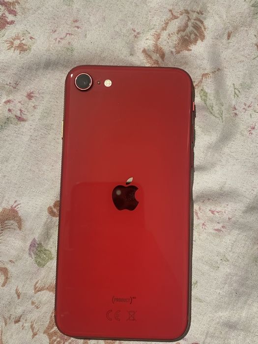 IPhone SE 2020 година