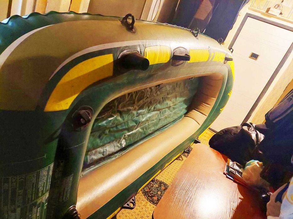 Продам надувную 4х местную  ПВХ лодку Seahawk 4