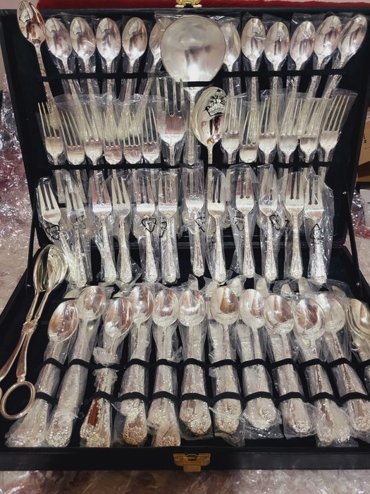 Посребрени прибори за хранене