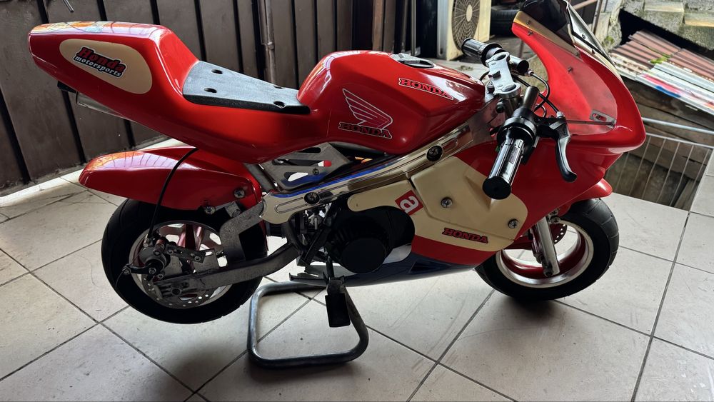 Детско пистово моторче 49сс.