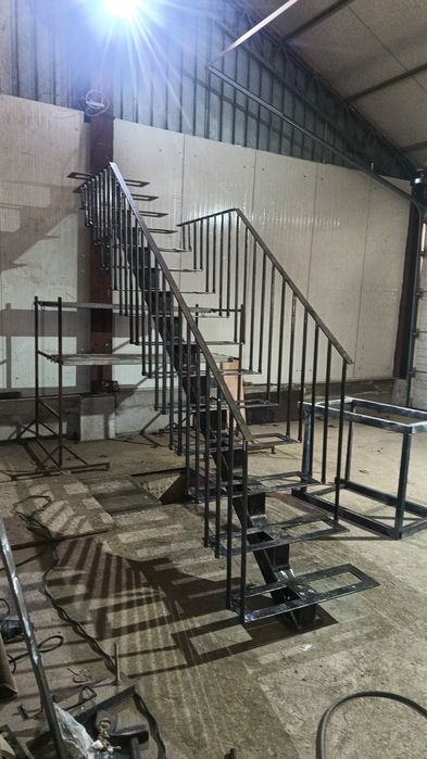 Executam confecții metalice de ori ce fel garduri,hale metalice ,