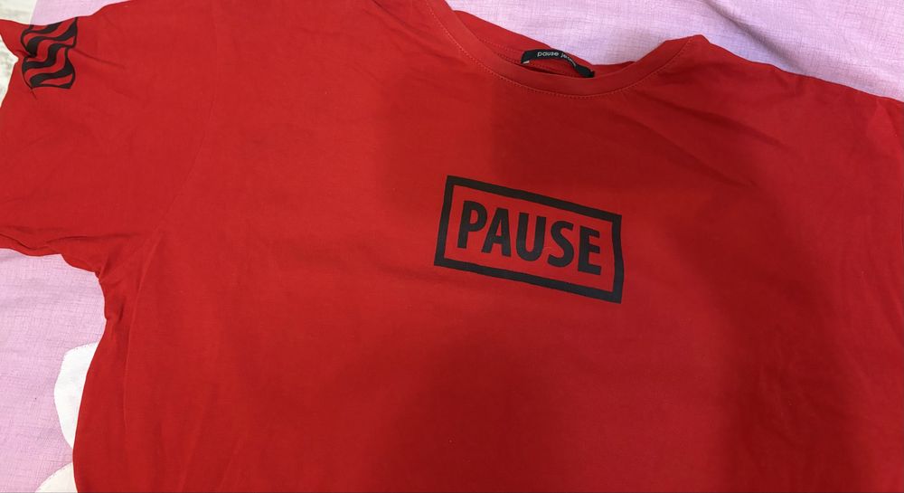 Червена     рокля