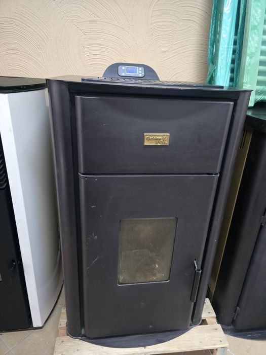 Пелетна камина с водна риза Golden Fire 24 kW
