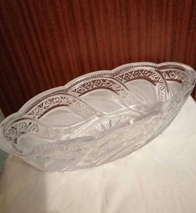Продам вазы, конфетницы, салатники.