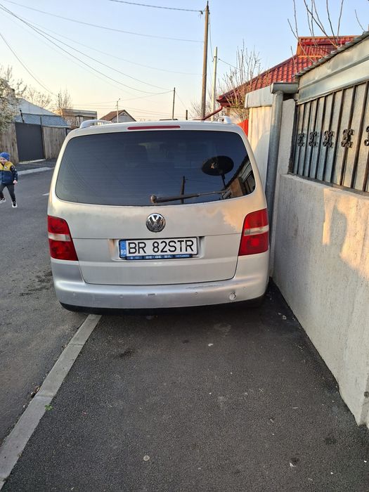 Vând Volskwagen Touran