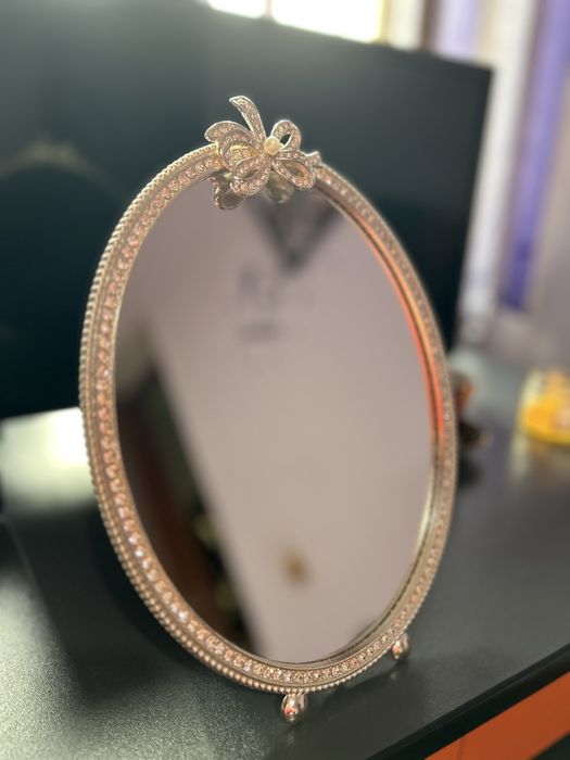 Oglinda pentru masa de make up