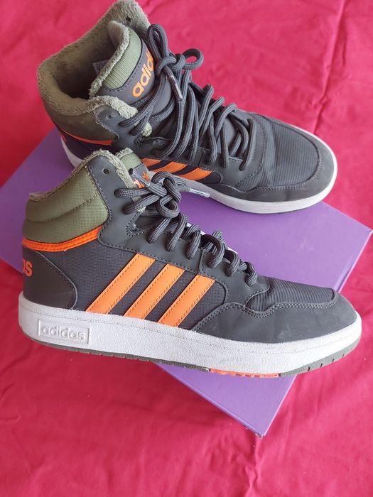 Зимни кецове на Adidas