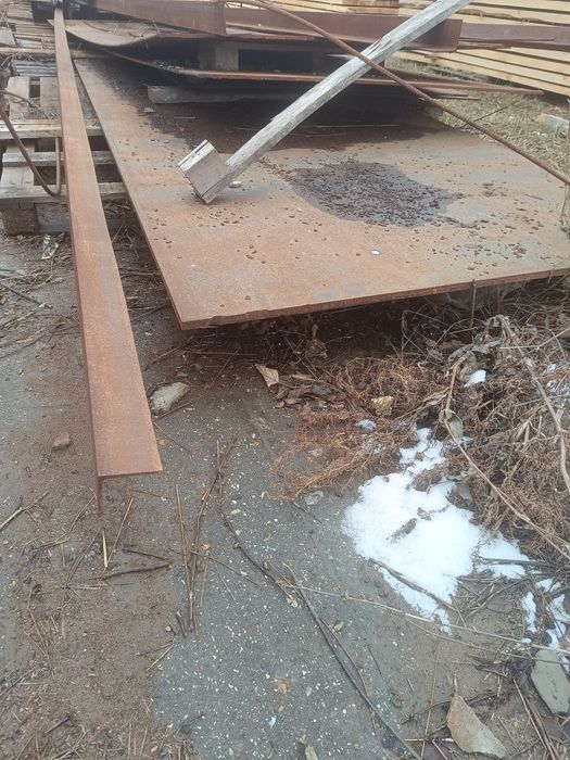 Металл деловой уголок,листы