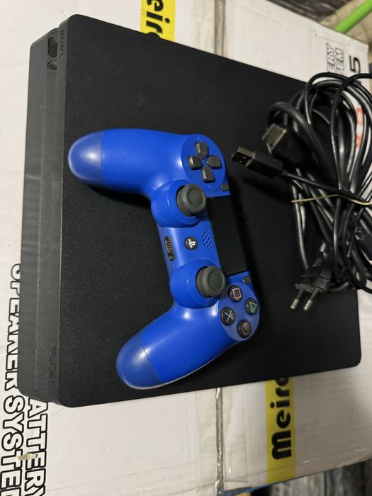 конзола sony Ps 4 slim 500gb + God of war