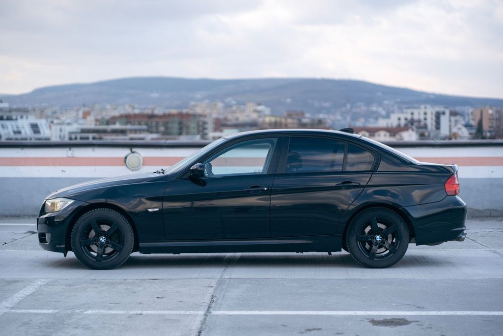 BMW Seria 3 BMW 318i E90 LCI, an 2010, 2.0 benzină 143 CP, cutie manuală 6 trepte,