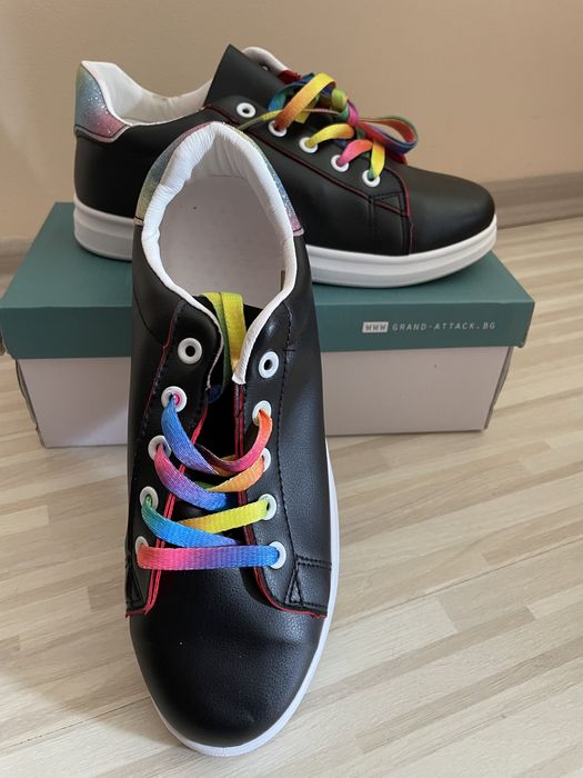 Дамски кецове с шарени връзки от еко кожа