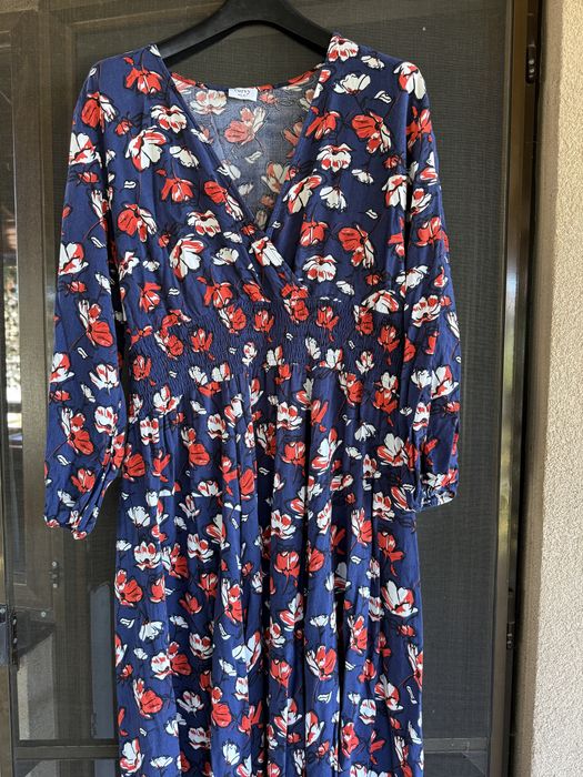 Vand rochie marime mare pret 50 lei