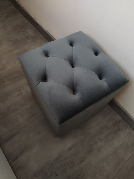 Vând taburet tapițat Chesterfield catifea Gri-Antracit cu spatiu depo