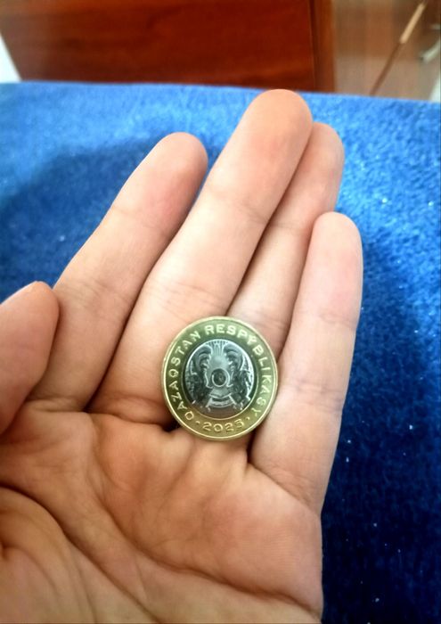 Продам монету 100 тенге барыс