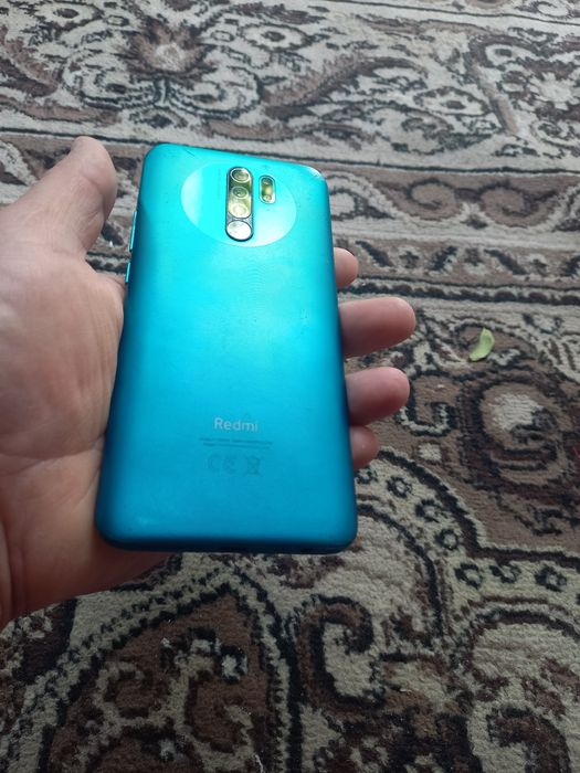 Redmi 9 ideal holati tiniq 32GB hotirasi 2 sim kartasi imeyka bo'gan .
