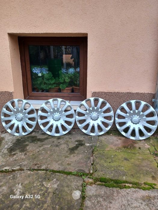 Продавам оригинални тасове за BMWи др. 15"и 16"