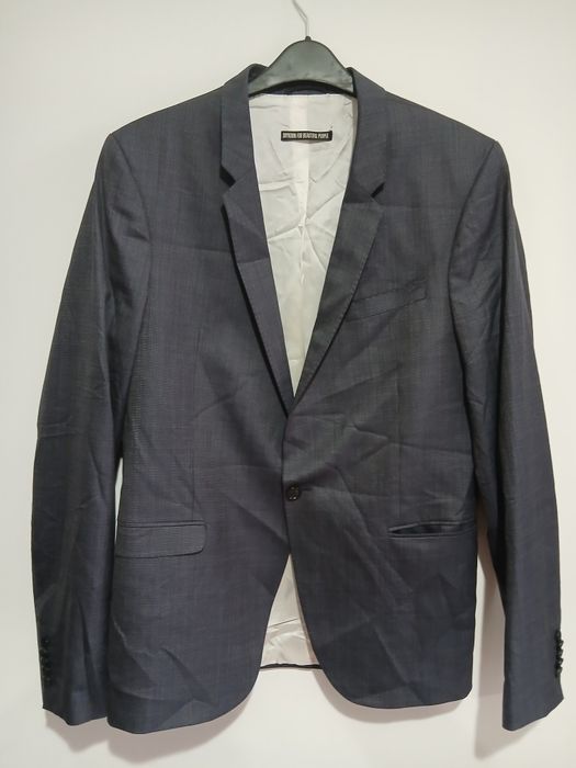 Sacou stofa barbati marimea 50-52 sau XL in stare perfecta.
Dimensiuni:
- latimea intre umeri 48 cm
- latimea intre axile 55 cm
- circumferinta bust 1