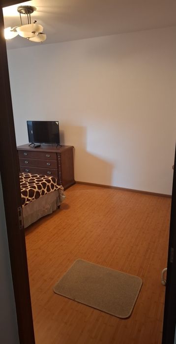 Inchiriez apartament cu 2 camere.  Zona centrala Alexandria