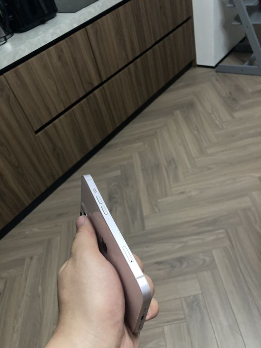 iPhone 13 розовый