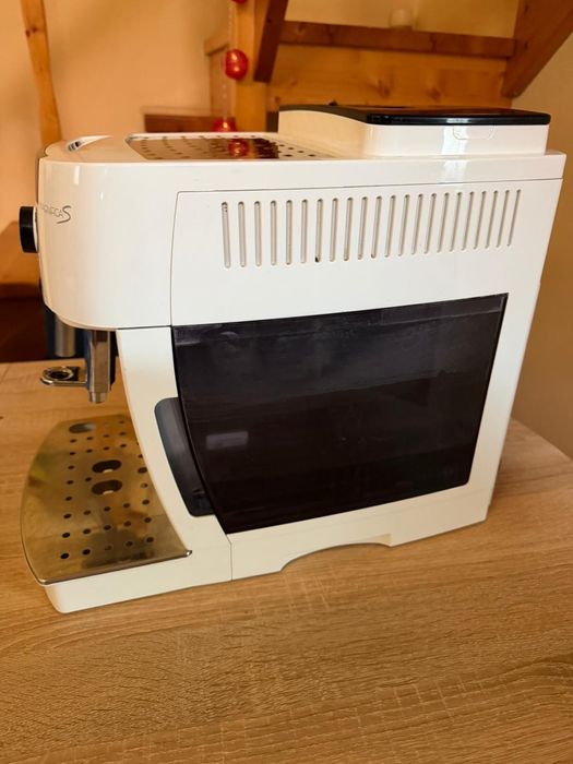Expressor cafea boabe delonghi magnifica s