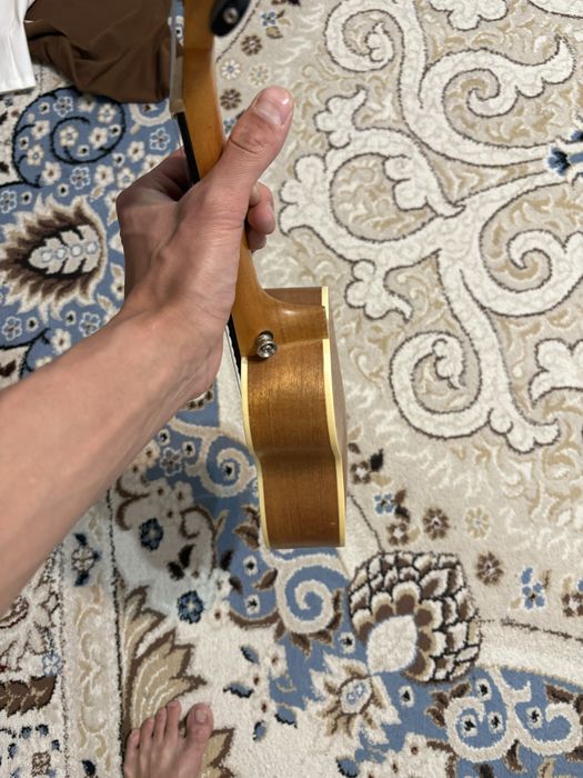 Продам Укулеле в хорошем состояний