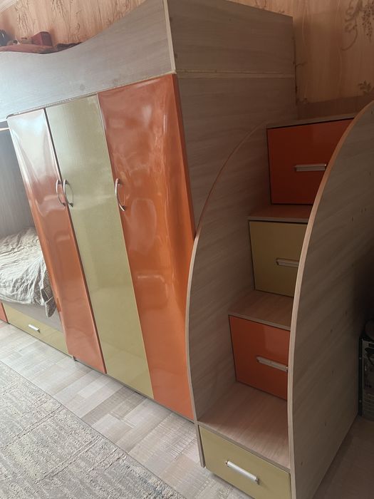 Срочно продам спальны гарнитур в детскую