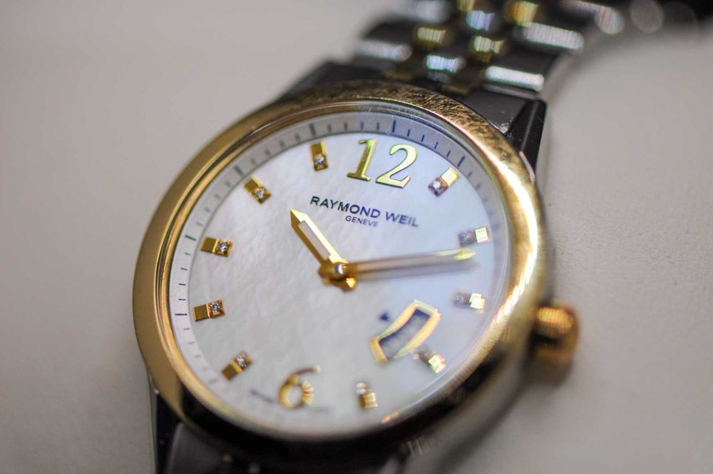 Швейцарски дамски часовник с диаманти - Raymond Weil Freelancer