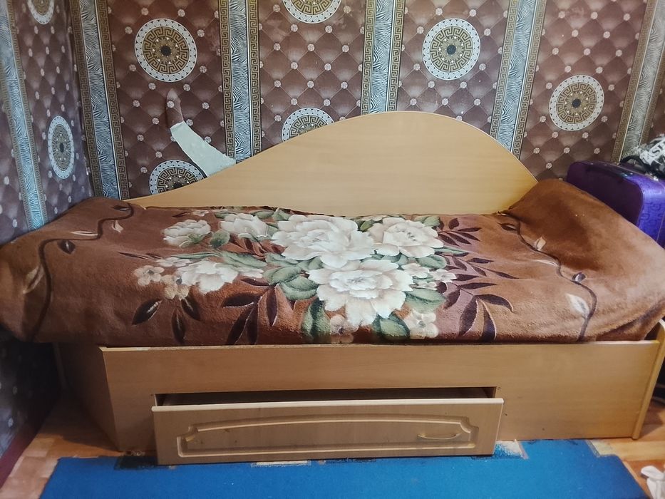 Кровать с ящиком срочно