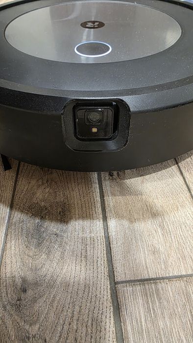 iRobot Roomba j7 7158 – умен робот, избягва препятствия, работи перфек