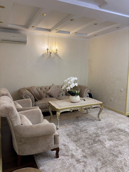 3х комнатная возле метро Космонавты