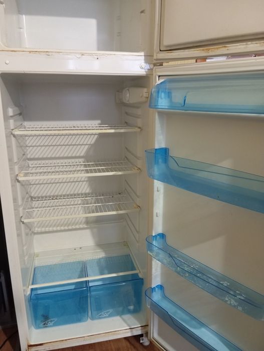 Продам технику. Холодильник,титан,телевизор.