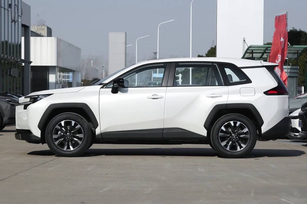 Toyota RAV4 2.0L Hybrid 2026 года выпуска доставка 7 дней Цвет кузо