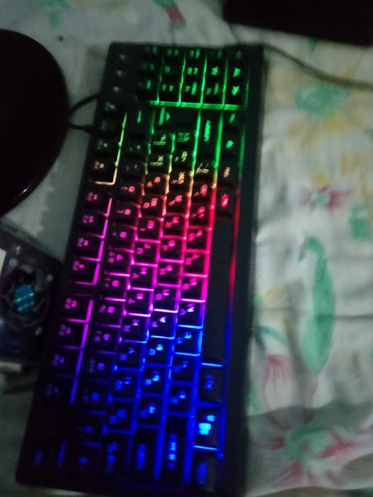 Мониторы рабочим надо только провести осмотр нет видео карты