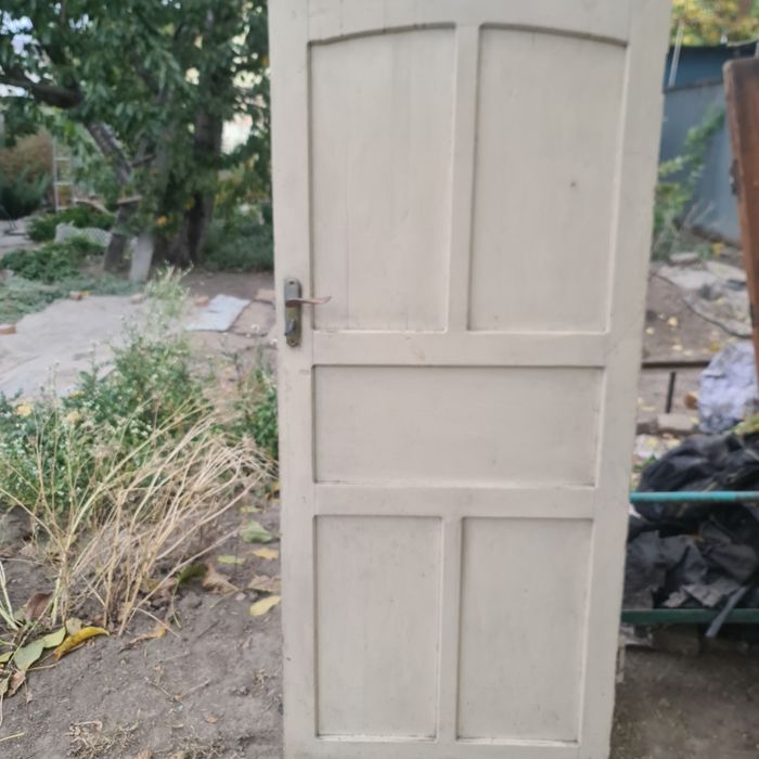 Продам двери деревянные.