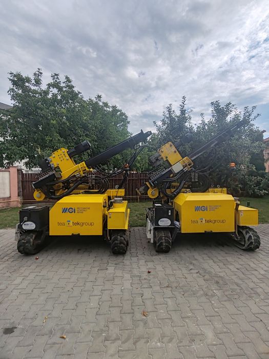 Prestarii servicii de batut stalpi parcuri fotovoltaice
