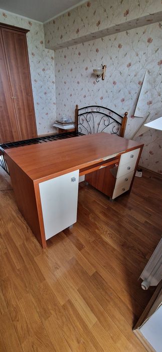 Рабочий стол деревянный