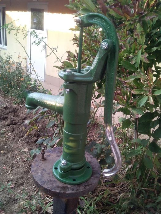 БГ  ръчна помпа за вода от времето на соца