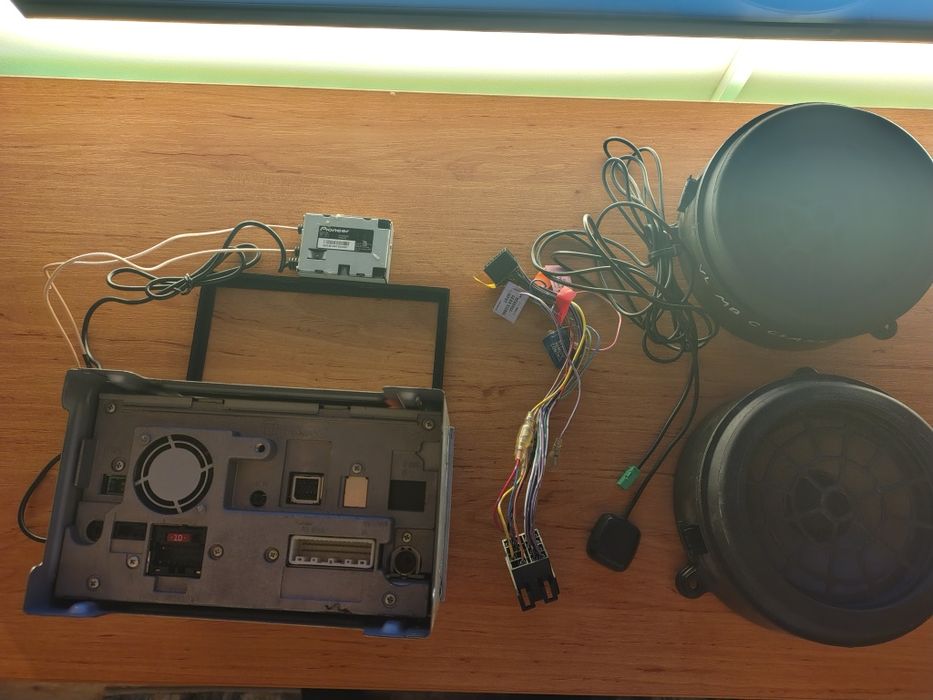 Мултимедия Pioneer с колони от Мерцедес C class