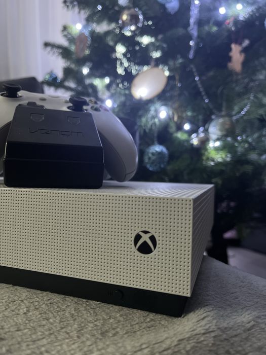 Xbox One S (1TB).