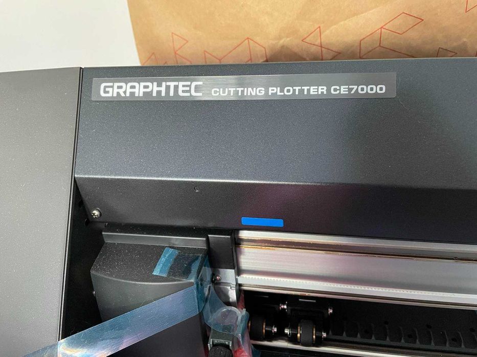 Продавам режещ плотер ЧИСТО НОВ