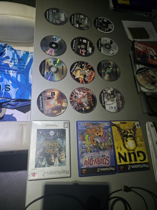 PlayStation 2,2 bucăți funcționale unul NTSC - J, 2 controlere .card de memorie și unul PAL  2 controlere card mem sigilat . Prefer predare personală.