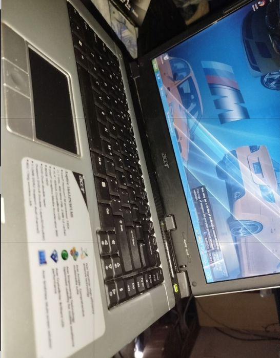 Vand laptop acer aspire deține 2 pe stil vechi se aude muzica tare