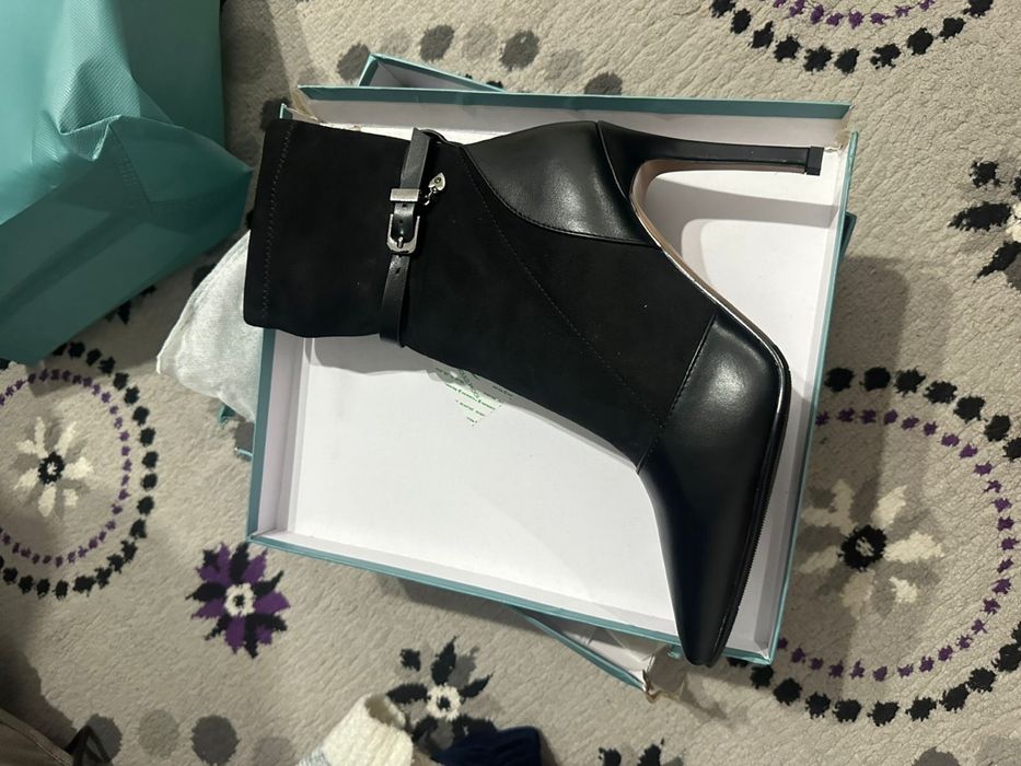 Продам обувь 39 размер новые за 100000